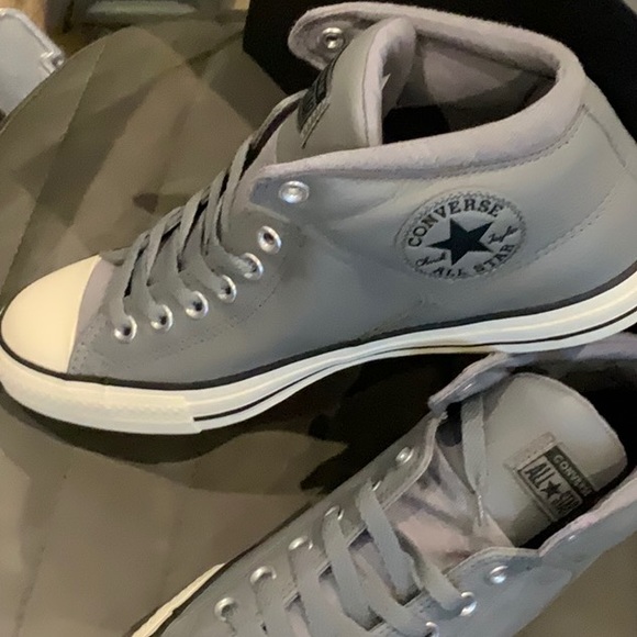 NWT NEW IN BOX CONVERSE HIGH TOPS LEATHER - Picture 3 of 6